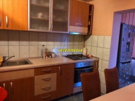 2-camere-de-vanzare-in-cetate-alba-iulia-etaj-1-cu-garaj-1